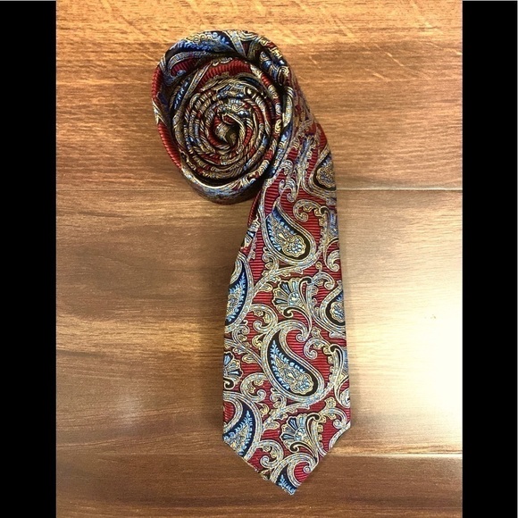 JOS. A BANK 100% Silk Paisley on Red/Burgundy Jacquard Necktie Hand Made - Picture 1 of 9